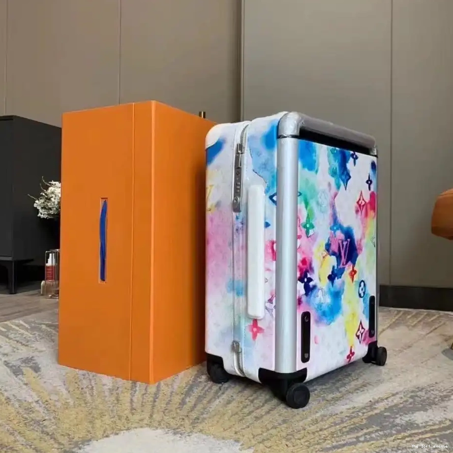 55 37L PATCHES CUSTOM HORIZON SUITCASE TRAVEL CABIN 0513
